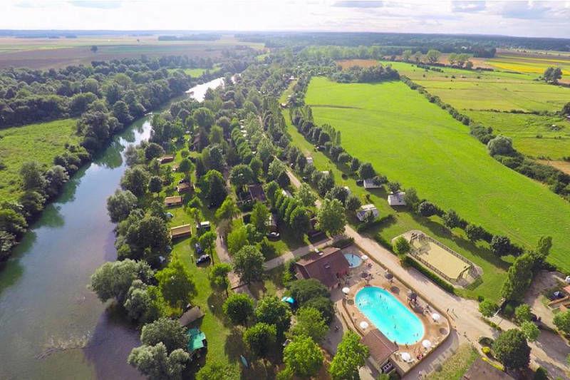 Camping Huttopia La Plage Blanche in Ounans, Frankrijk Camping.eu