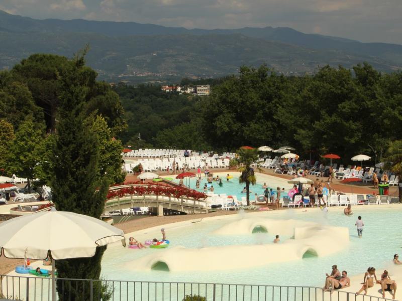 hu Norcenni Girasole Village